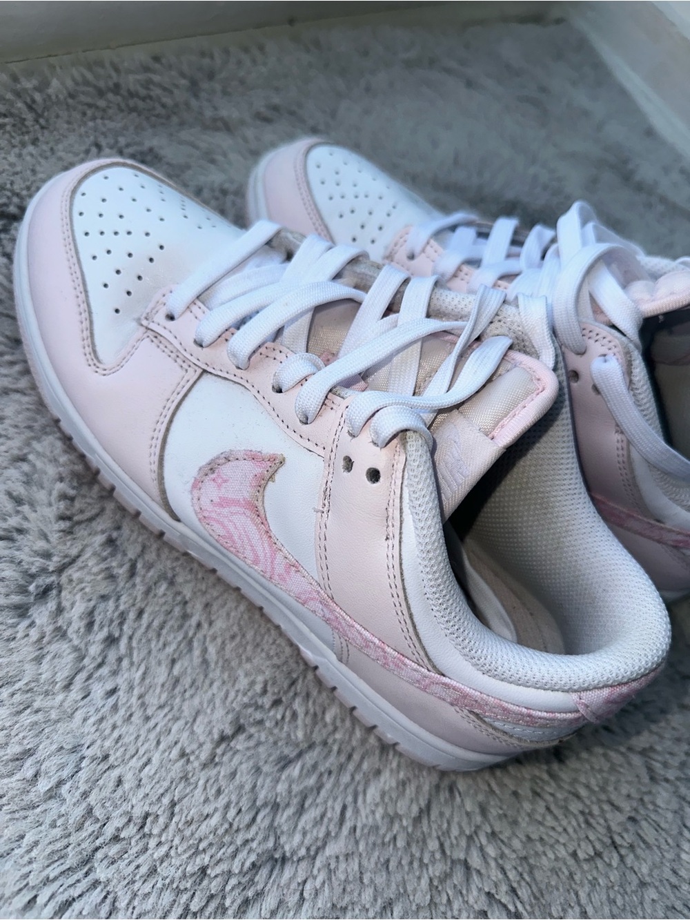 Nike Pink & White Low-Top Sneakers | Women’s Casual Streetwear 6.5 - Picture 3 of 5